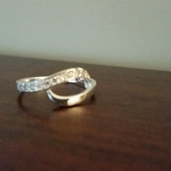 CUBIC ZIRCONIA PAVE' INFINITY RING. SIZE 6 - Picture 1 of 3